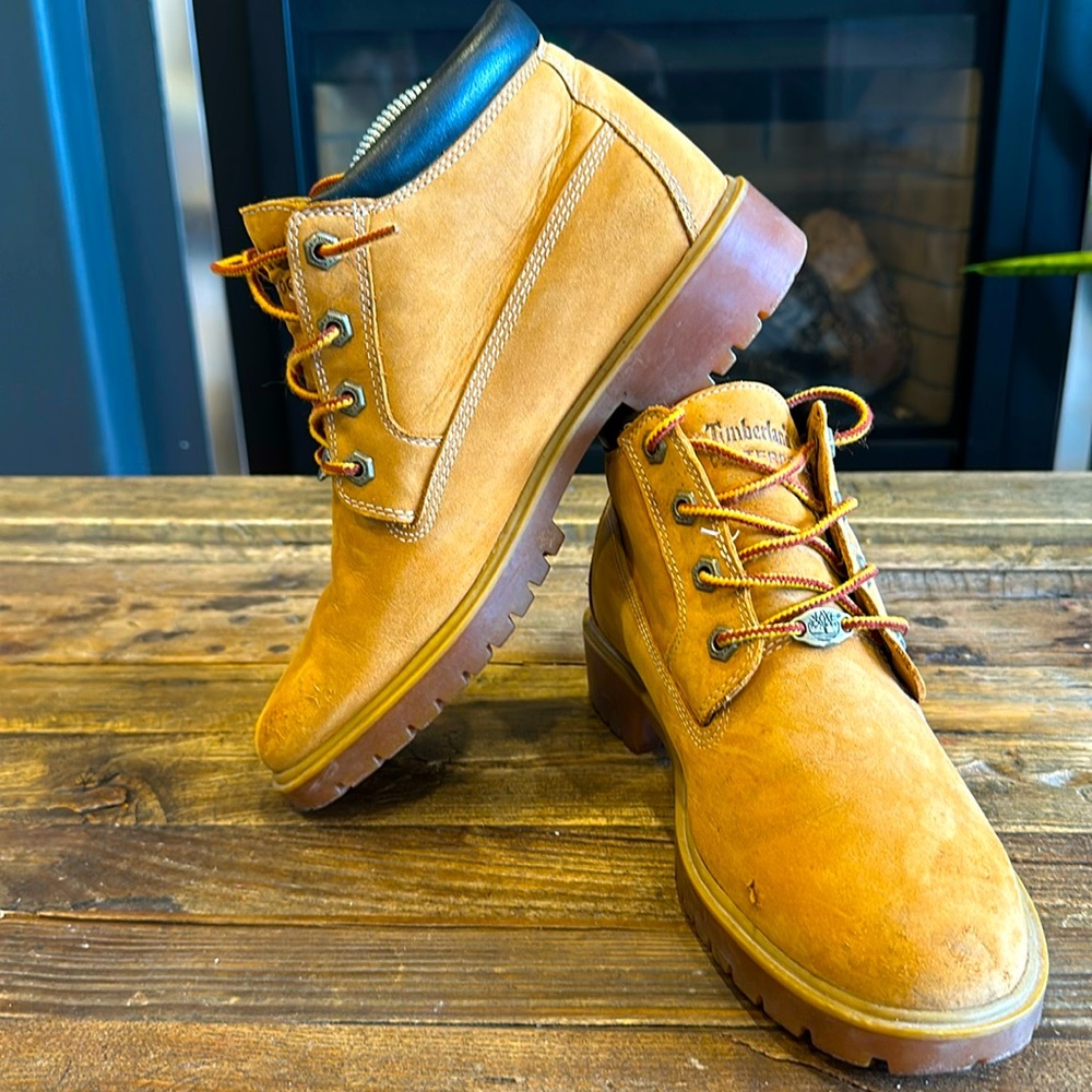 Nellie Lace Up Utility Waterproof Boots Shoes SZ 8.5M